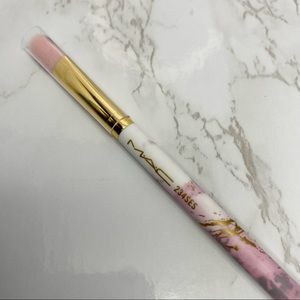 MAC Cosmetics 234SES Eye Blending Brush